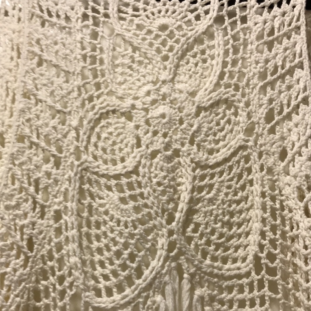 Crochet white vest - Picture 6 of 7